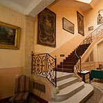 hotel-olivary-escalier