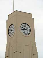 L'horloge de la CGT... ex Compagnie Gnrale Transatlantique puis sige de la SNCM et demain casino !