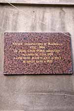 La plaque rappelant les 17 "planètes" (sic) découvertes par Jean-Louis Pons. Montée des Accoules